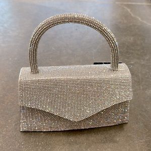 STEVE MADDEN “BAMINA” SILVER RHINESTONE CLUTCH. BRAND NEW.